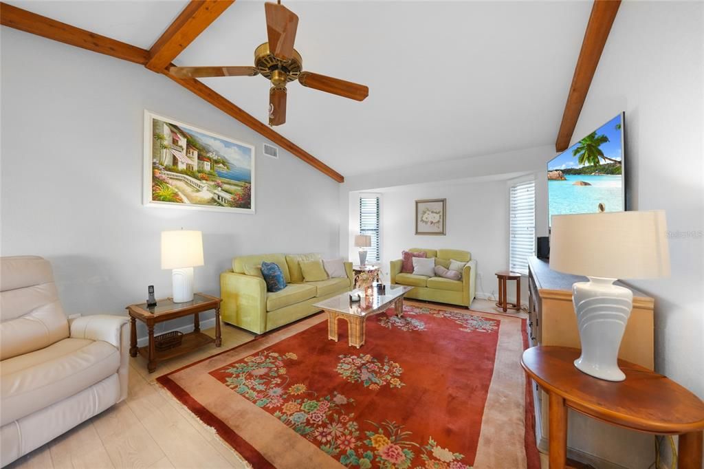 En Venta: $555,000 (3 camas, 2 baños, 1899 Pies cuadrados)