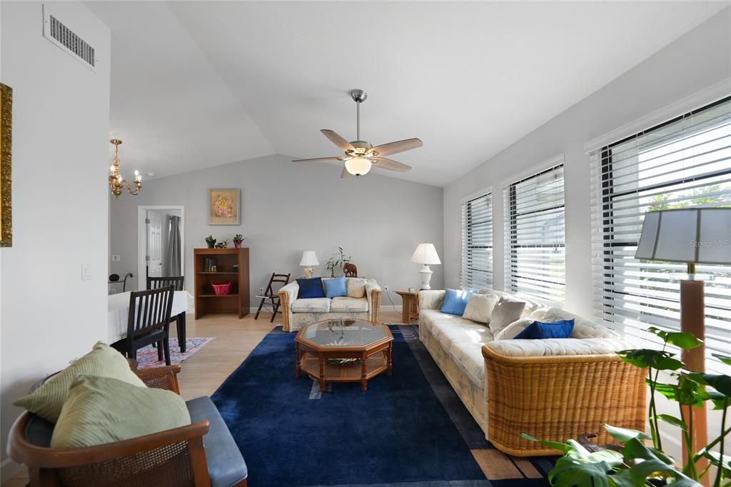 En Venta: $555,000 (3 camas, 2 baños, 1899 Pies cuadrados)