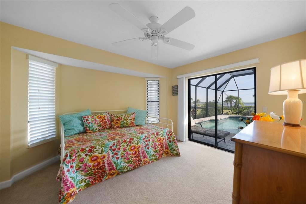 En Venta: $555,000 (3 camas, 2 baños, 1899 Pies cuadrados)