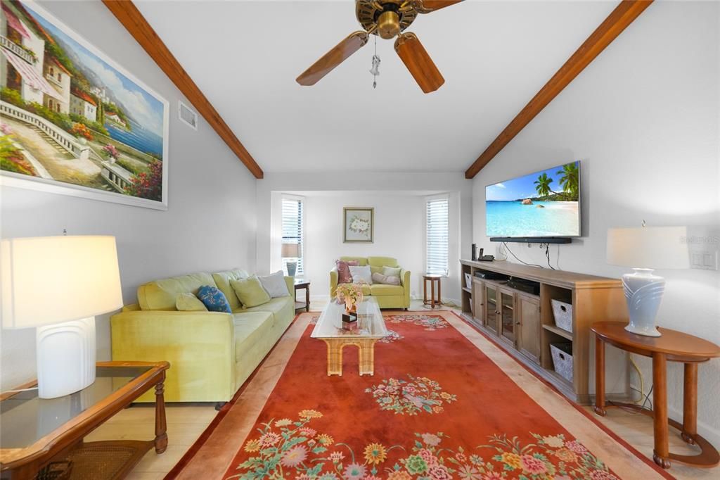 En Venta: $555,000 (3 camas, 2 baños, 1899 Pies cuadrados)