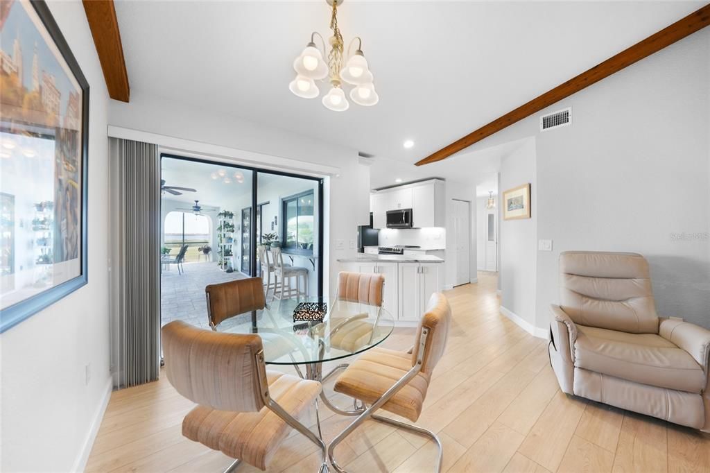 En Venta: $555,000 (3 camas, 2 baños, 1899 Pies cuadrados)