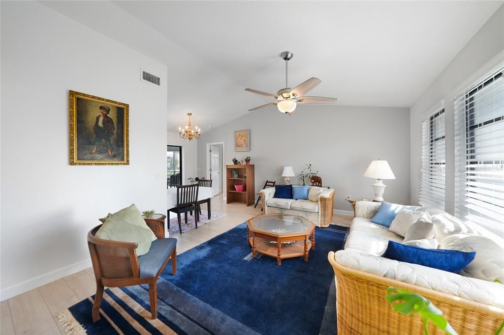 En Venta: $555,000 (3 camas, 2 baños, 1899 Pies cuadrados)