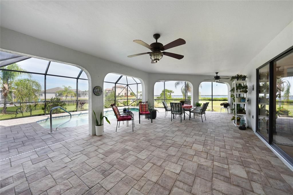 En Venta: $555,000 (3 camas, 2 baños, 1899 Pies cuadrados)