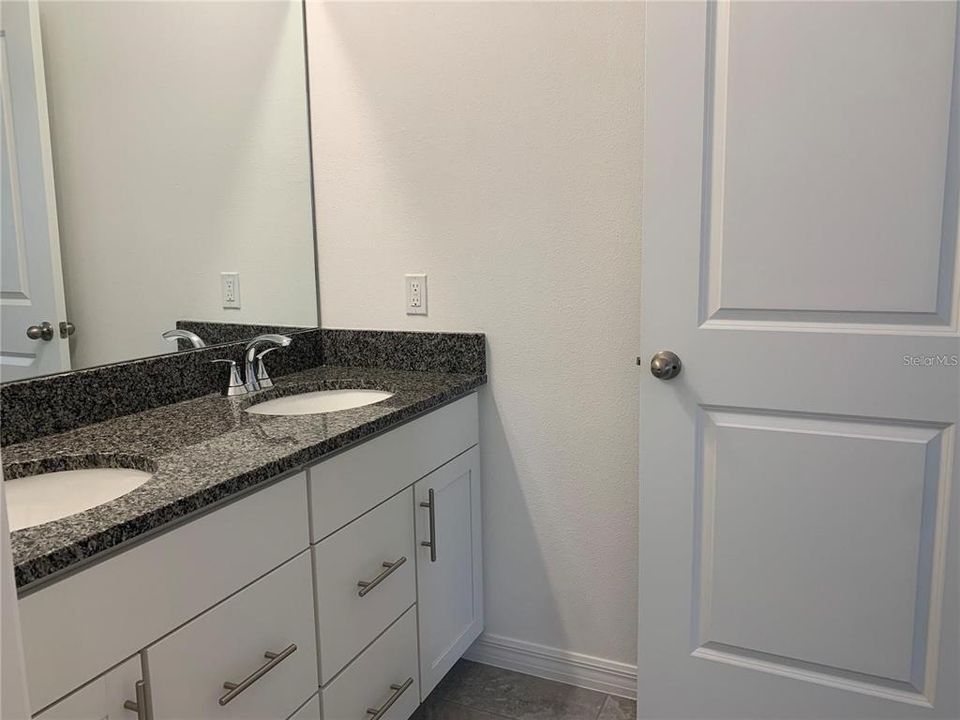 出租: $2,700 (4 贝兹, 2 浴室, 2330 平方英尺)