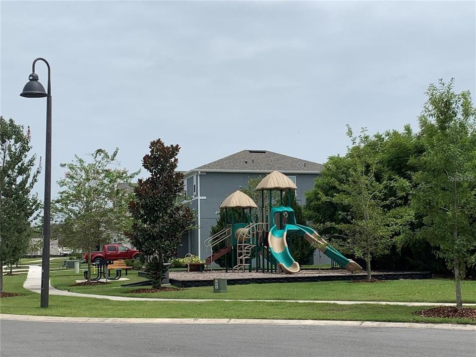 出租: $2,700 (4 贝兹, 2 浴室, 2330 平方英尺)