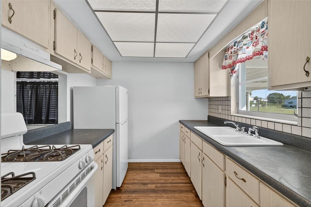 For Sale: $99,000 (2 beds, 1 baths, 900 Square Feet)