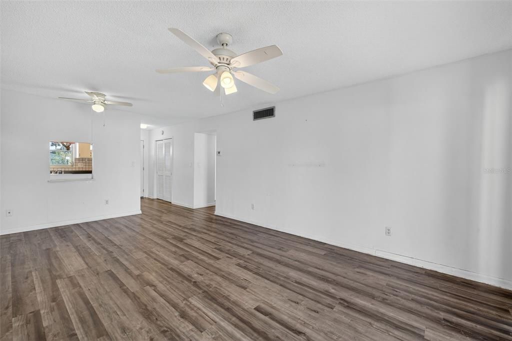 For Sale: $99,000 (2 beds, 1 baths, 900 Square Feet)