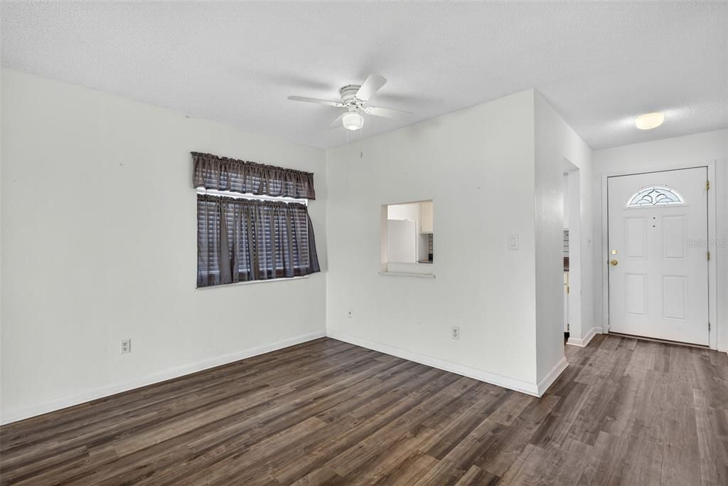 For Sale: $99,000 (2 beds, 1 baths, 900 Square Feet)