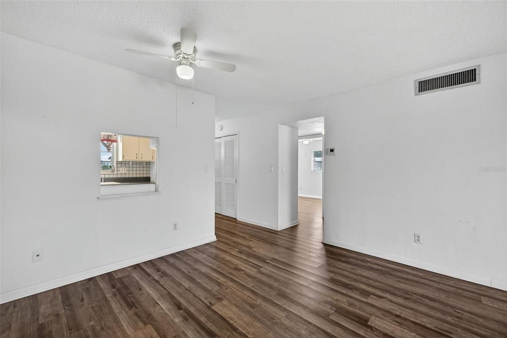 For Sale: $99,000 (2 beds, 1 baths, 900 Square Feet)