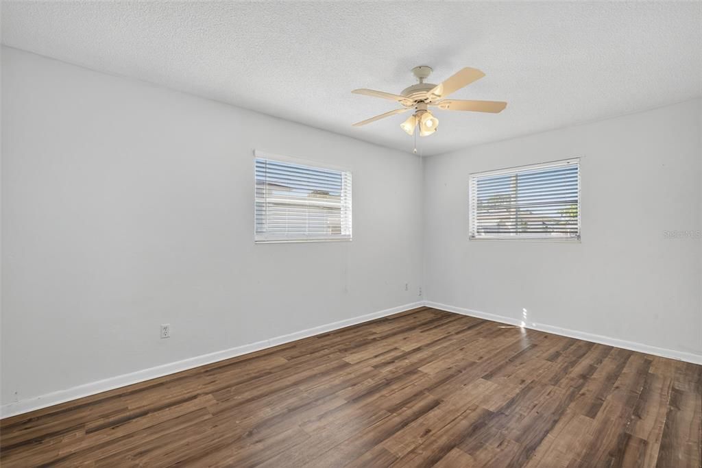 For Sale: $99,000 (2 beds, 1 baths, 900 Square Feet)