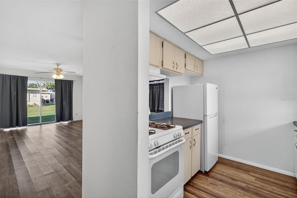 For Sale: $99,000 (2 beds, 1 baths, 900 Square Feet)