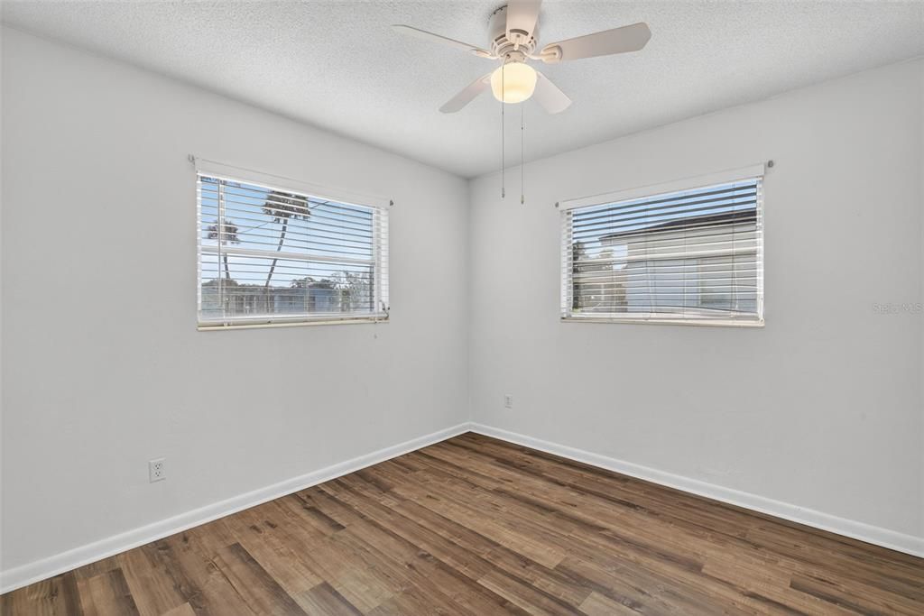 For Sale: $99,000 (2 beds, 1 baths, 900 Square Feet)