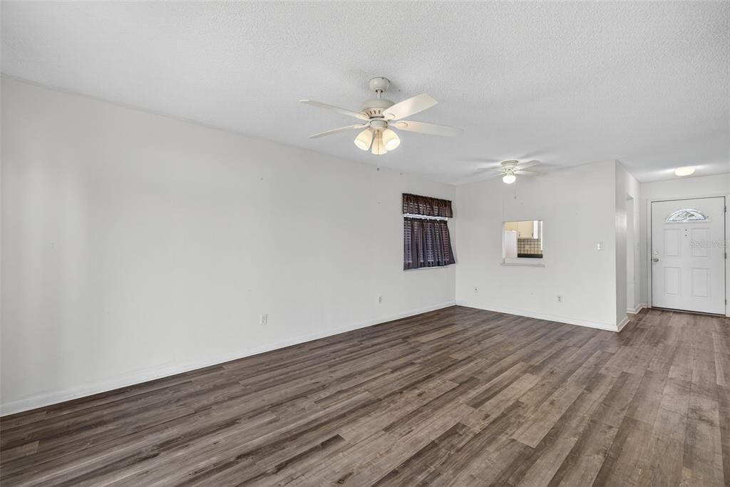 For Sale: $99,000 (2 beds, 1 baths, 900 Square Feet)