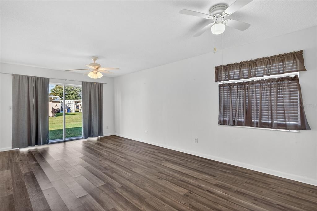 For Sale: $99,000 (2 beds, 1 baths, 900 Square Feet)