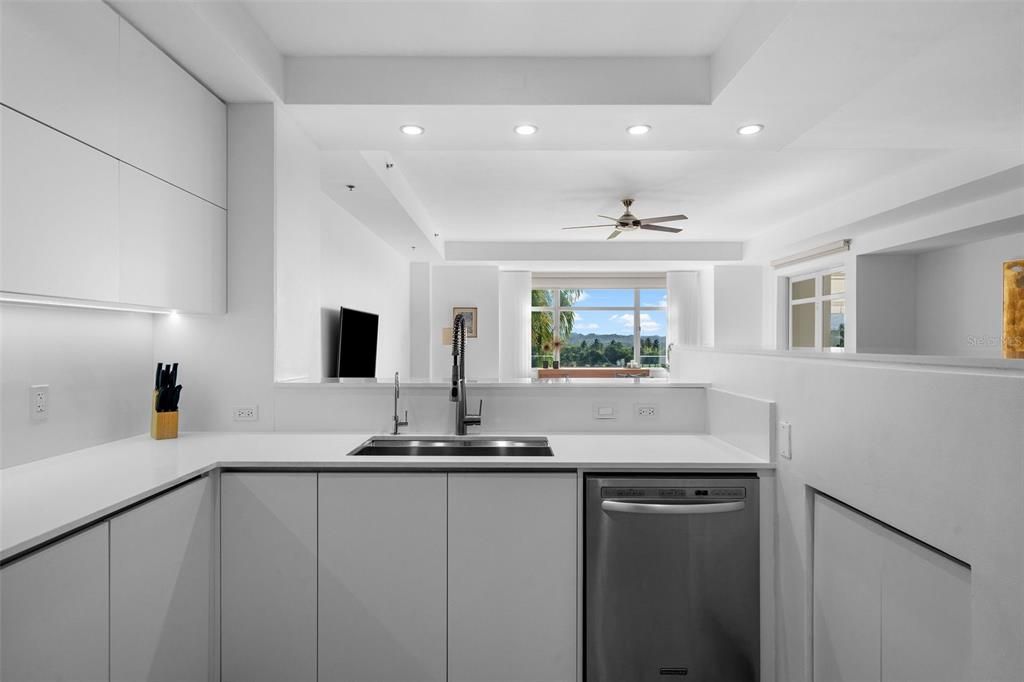 待售: $3,199,000 (3 贝兹, 3 浴室, 2323 平方英尺)