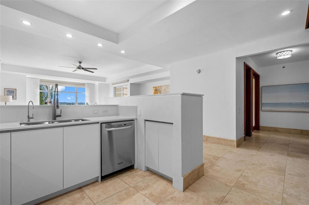 待售: $3,199,000 (3 贝兹, 3 浴室, 2323 平方英尺)