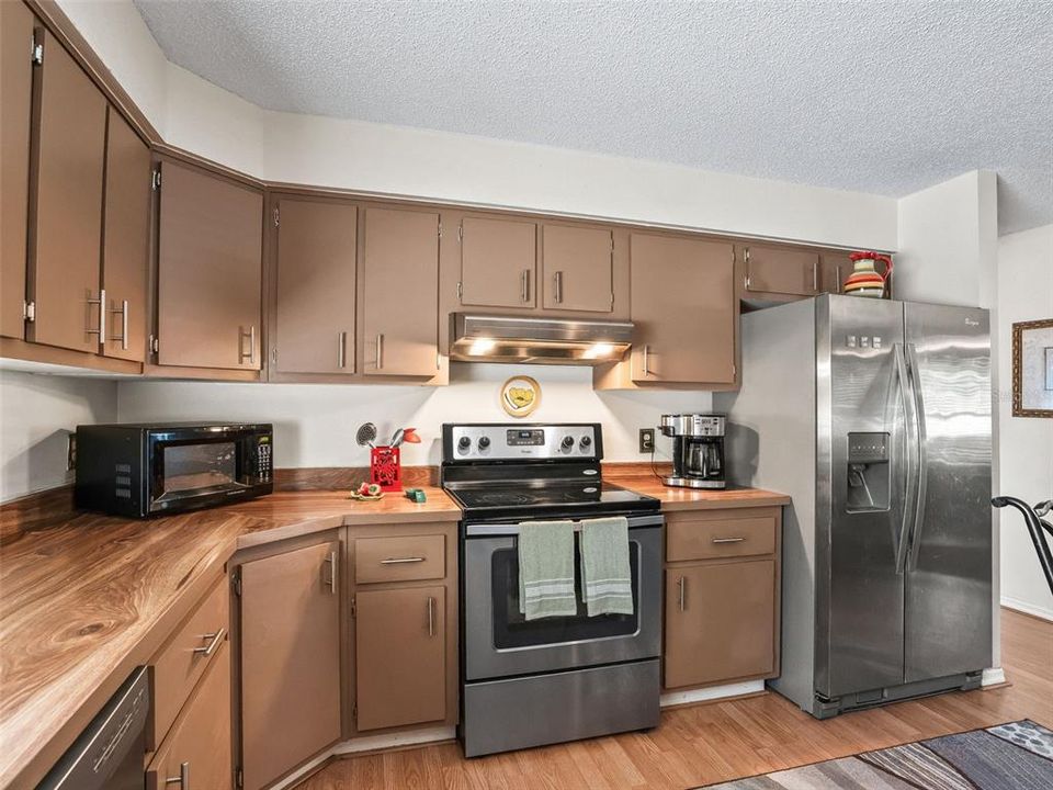 For Sale: $330,000 (3 beds, 2 baths, 1908 Square Feet)