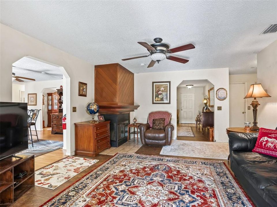 For Sale: $330,000 (3 beds, 2 baths, 1908 Square Feet)