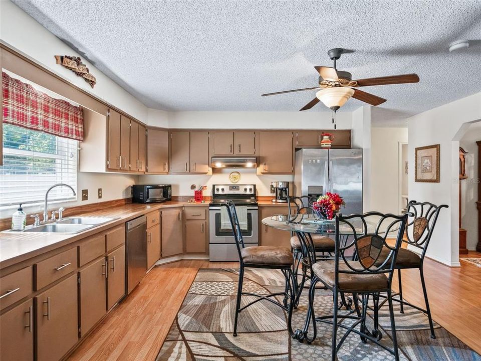 For Sale: $330,000 (3 beds, 2 baths, 1908 Square Feet)