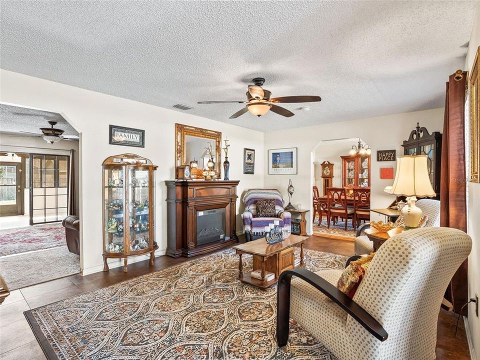 For Sale: $330,000 (3 beds, 2 baths, 1908 Square Feet)