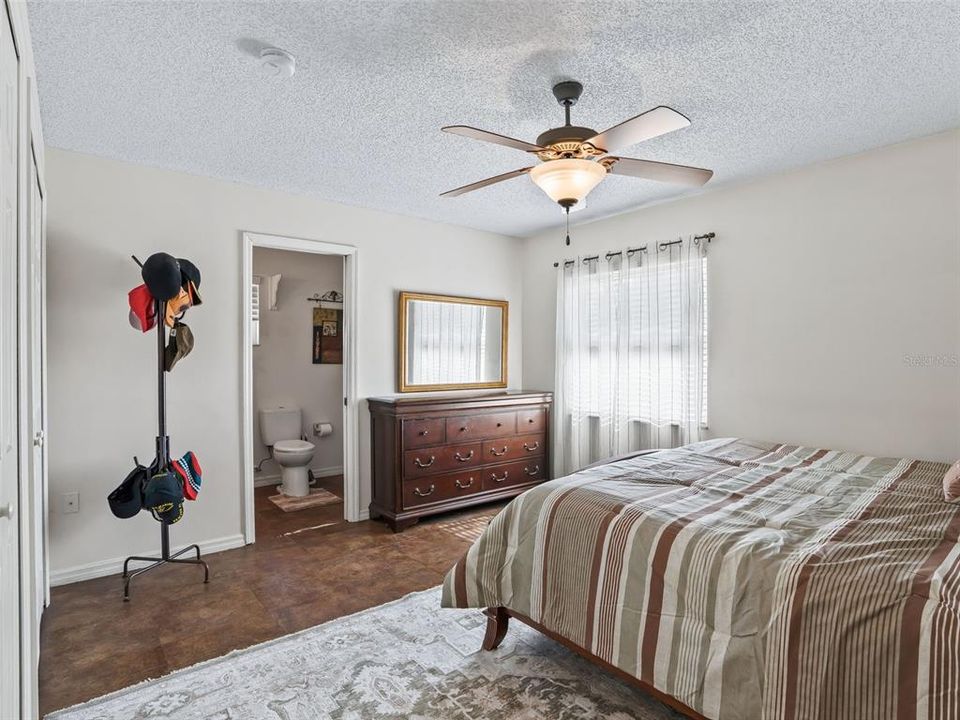 For Sale: $330,000 (3 beds, 2 baths, 1908 Square Feet)