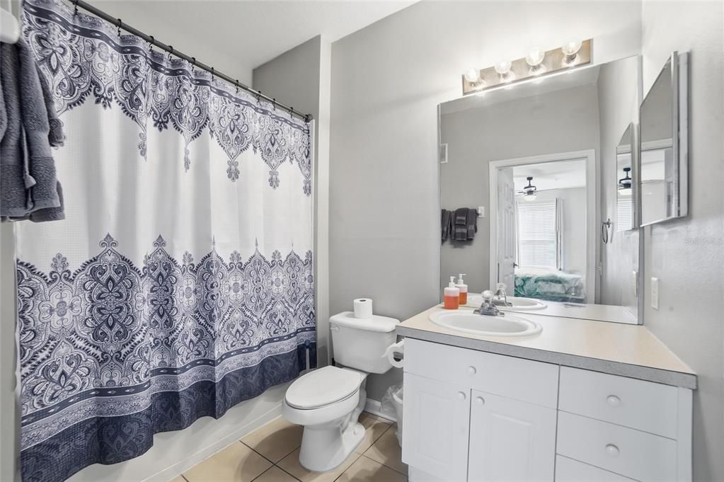 For Sale: $270,000 (3 beds, 2 baths, 1402 Square Feet)