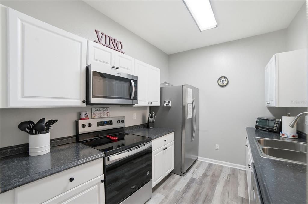 For Sale: $270,000 (3 beds, 2 baths, 1402 Square Feet)