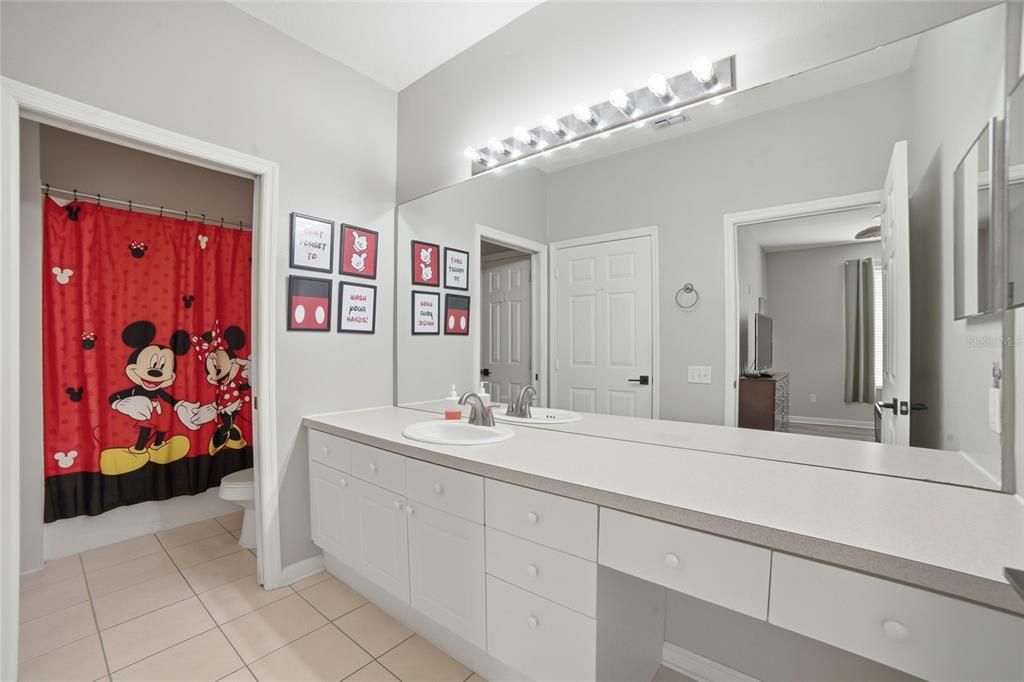 For Sale: $270,000 (3 beds, 2 baths, 1402 Square Feet)