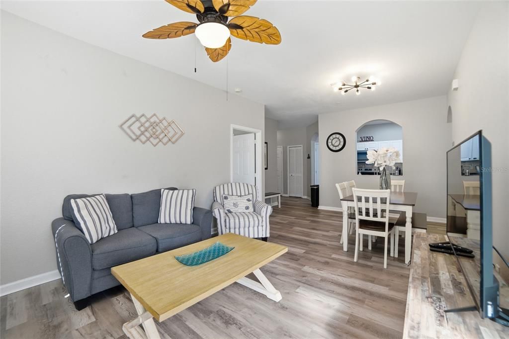 For Sale: $270,000 (3 beds, 2 baths, 1402 Square Feet)