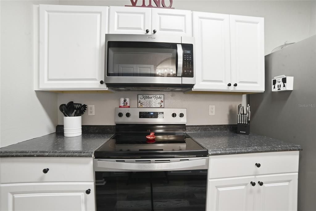 For Sale: $270,000 (3 beds, 2 baths, 1402 Square Feet)