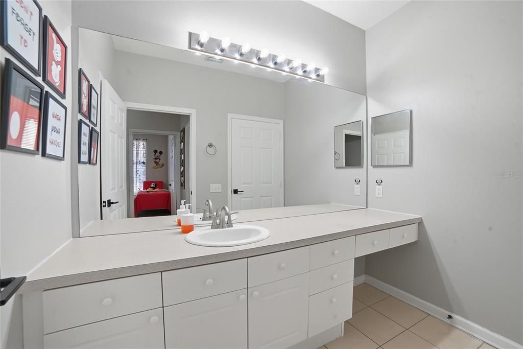 For Sale: $270,000 (3 beds, 2 baths, 1402 Square Feet)