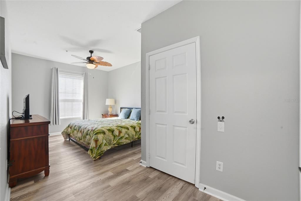 For Sale: $270,000 (3 beds, 2 baths, 1402 Square Feet)