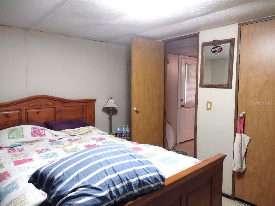 For Sale: $199,900 (2 beds, 2 baths, 904 Square Feet)