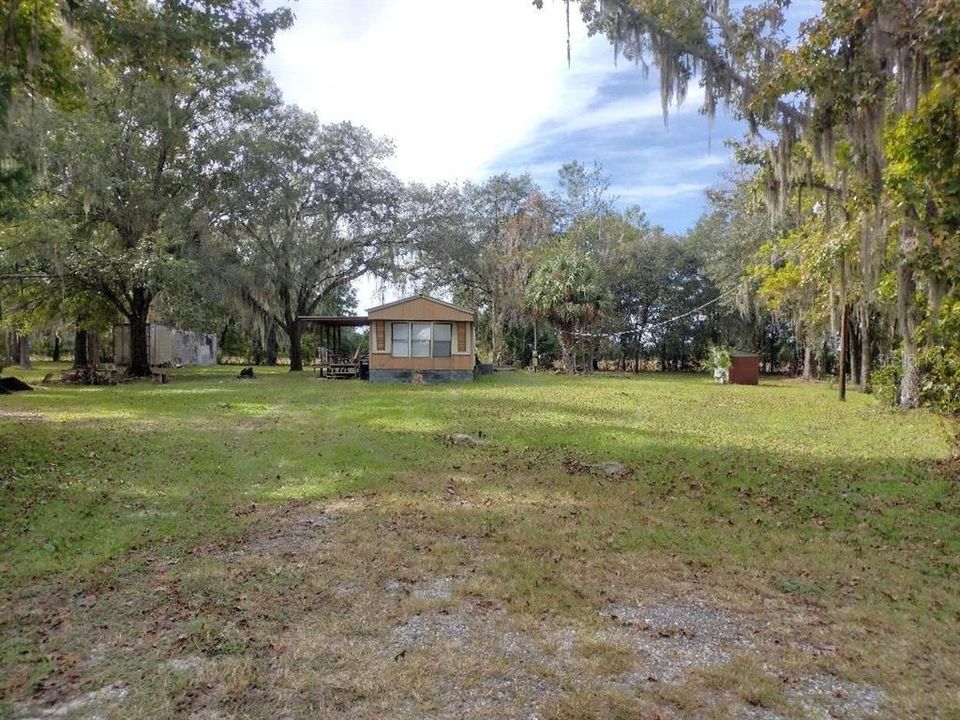 For Sale: $199,900 (2 beds, 2 baths, 904 Square Feet)