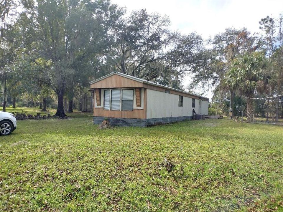 For Sale: $199,900 (2 beds, 2 baths, 904 Square Feet)