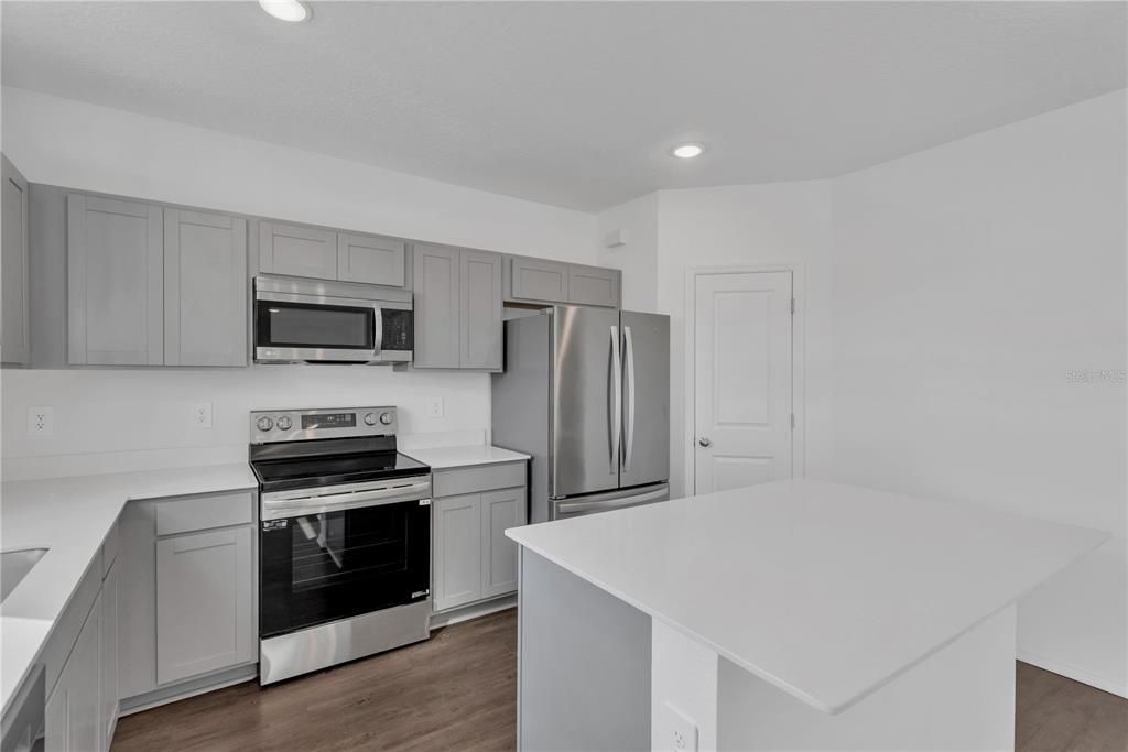 For Rent: $3,100 (5 beds, 3 baths, 2491 Square Feet)