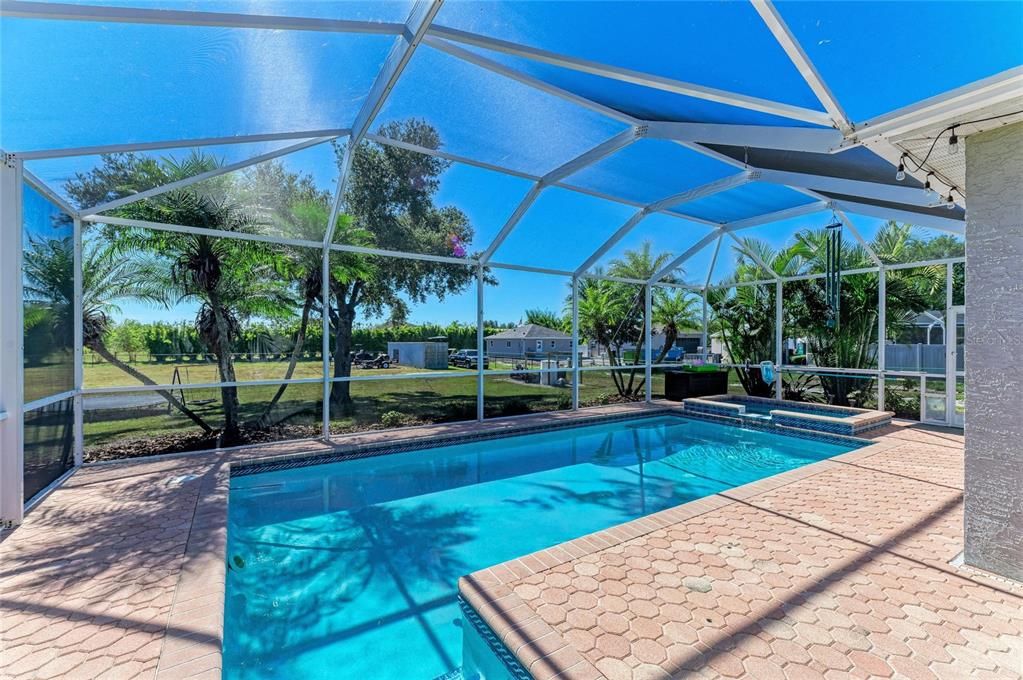 For Sale: $589,000 (3 beds, 2 baths, 1298 Square Feet)