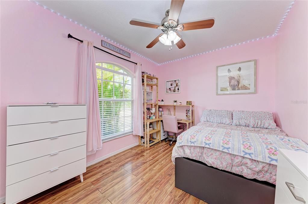 For Sale: $589,000 (3 beds, 2 baths, 1298 Square Feet)