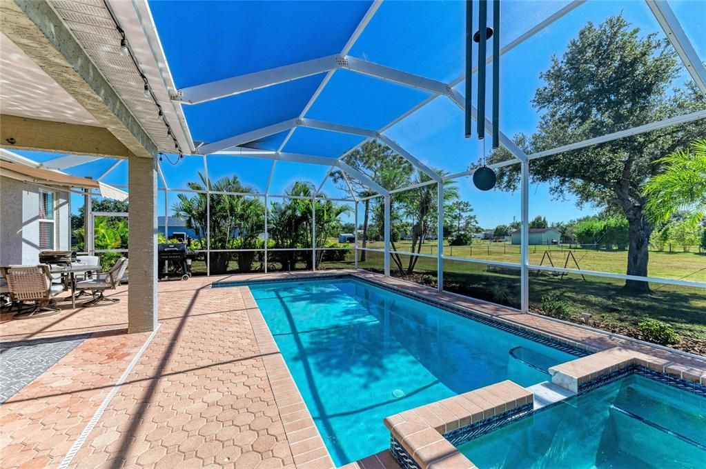 For Sale: $589,000 (3 beds, 2 baths, 1298 Square Feet)