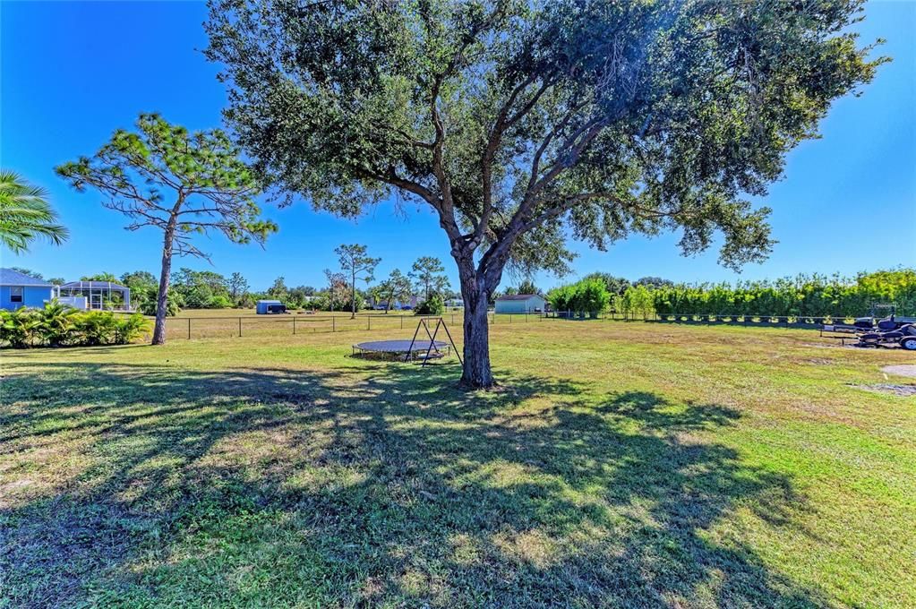 For Sale: $589,000 (3 beds, 2 baths, 1298 Square Feet)