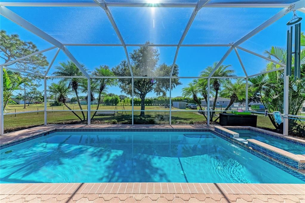 For Sale: $589,000 (3 beds, 2 baths, 1298 Square Feet)