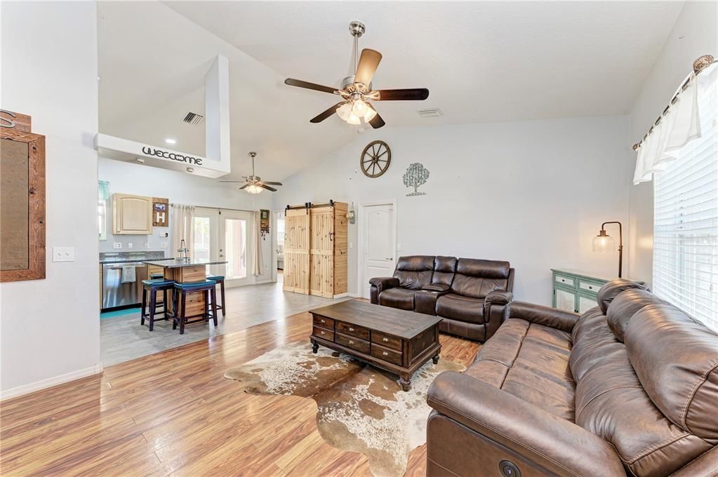 For Sale: $589,000 (3 beds, 2 baths, 1298 Square Feet)