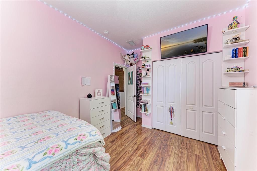 For Sale: $589,000 (3 beds, 2 baths, 1298 Square Feet)