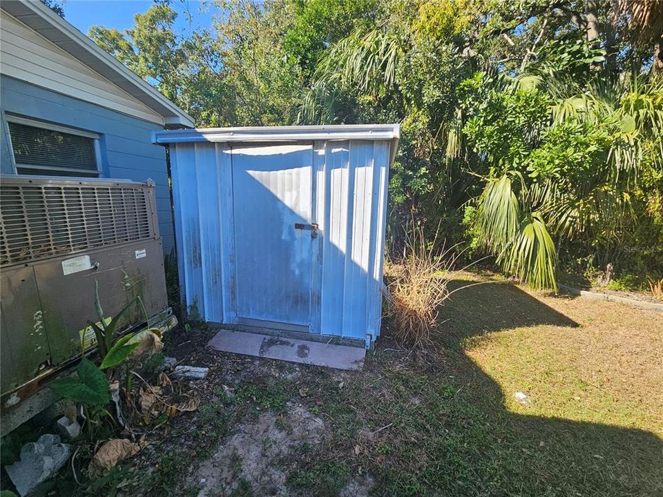 Active With Contract: $1,850 (2 beds, 1 baths, 864 Square Feet)