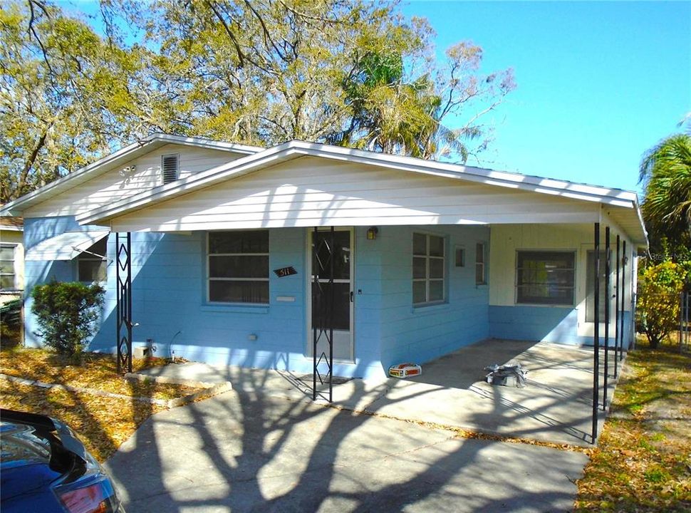 Active With Contract: $1,850 (2 beds, 1 baths, 864 Square Feet)
