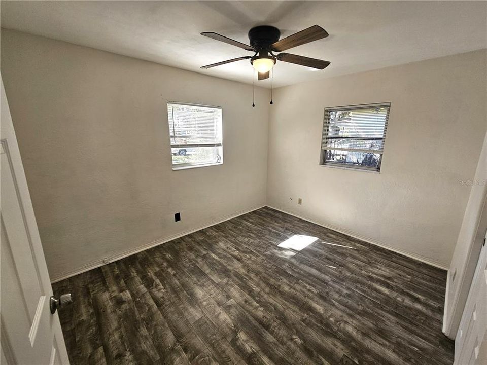 Active With Contract: $1,850 (2 beds, 1 baths, 864 Square Feet)