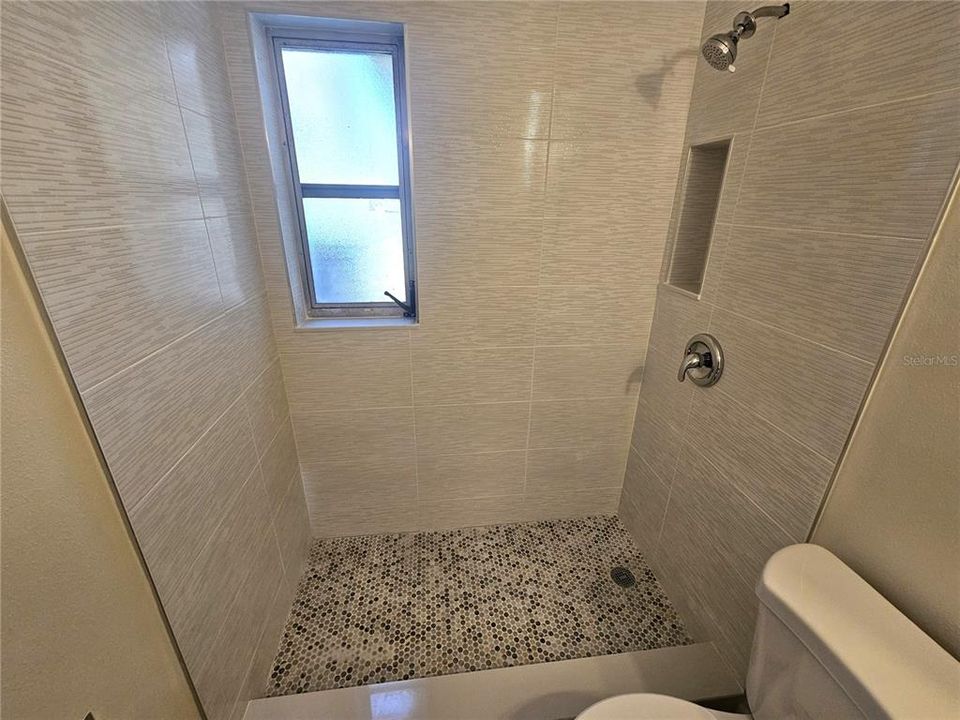 Active With Contract: $1,850 (2 beds, 1 baths, 864 Square Feet)