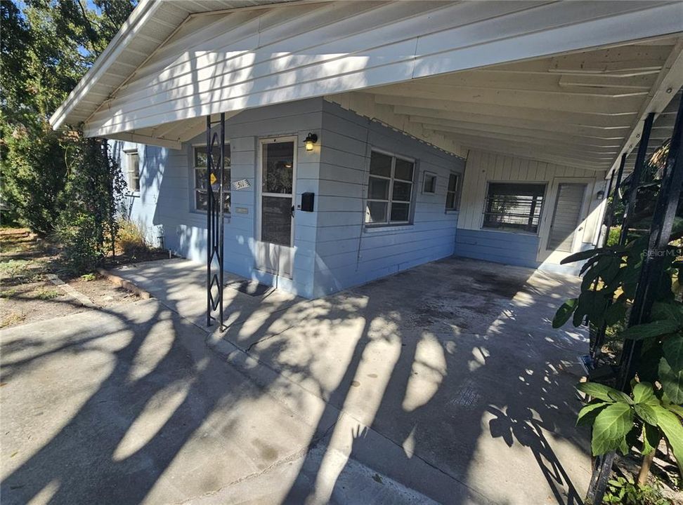 Active With Contract: $1,850 (2 beds, 1 baths, 864 Square Feet)