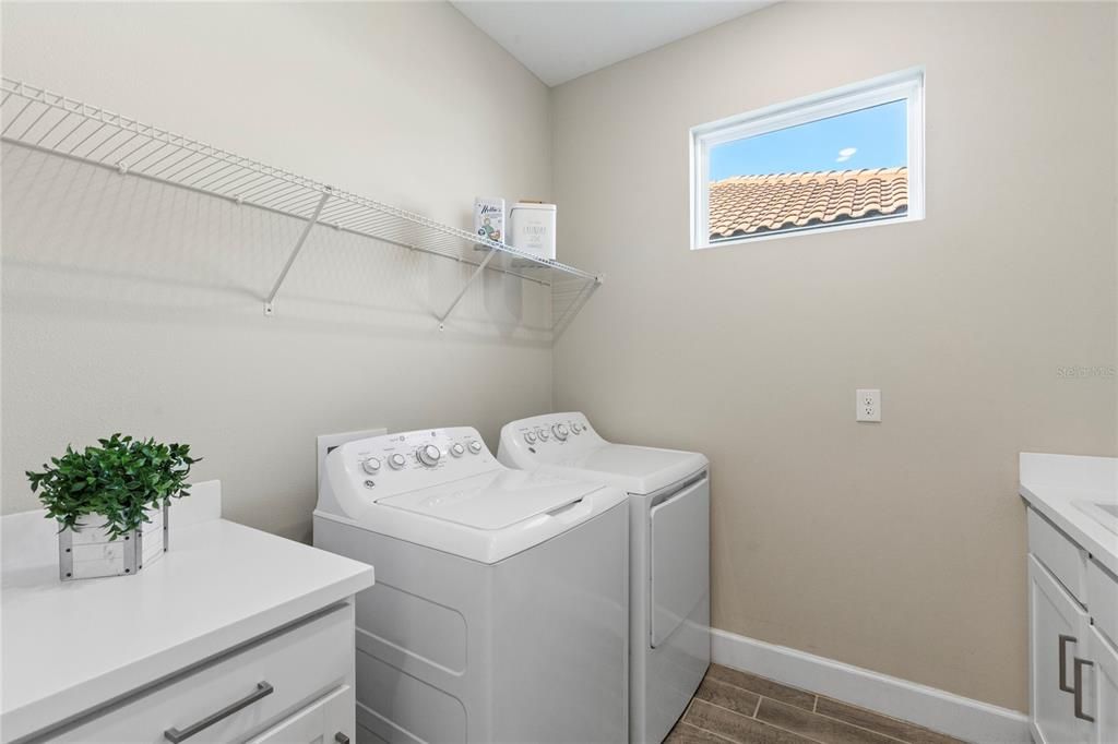 На продажу: $469,999 (3 спален, 2 ванн, 1934 Квадратных фут)