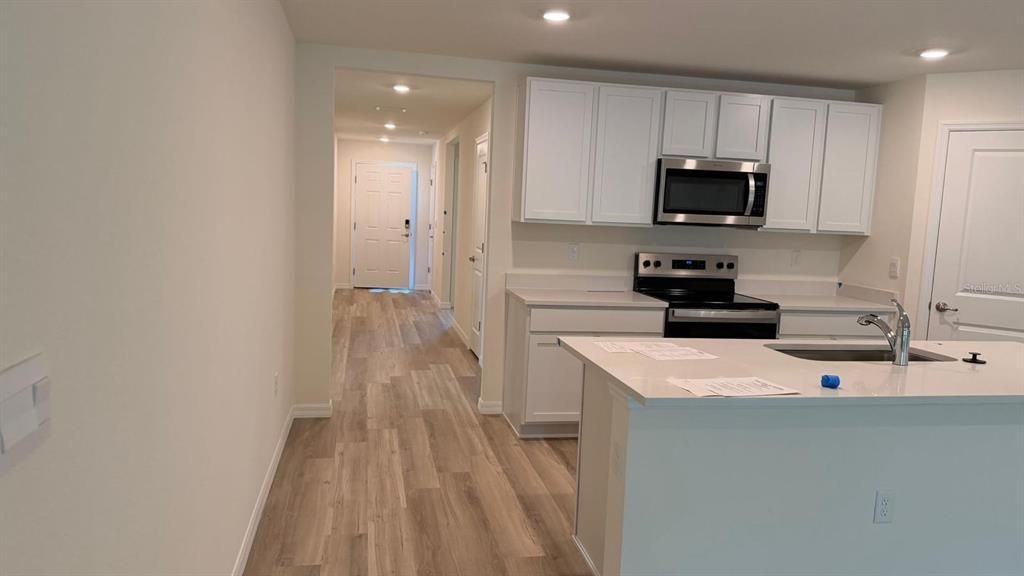 For Rent: $2,300 (4 beds, 2 baths, 1828 Square Feet)